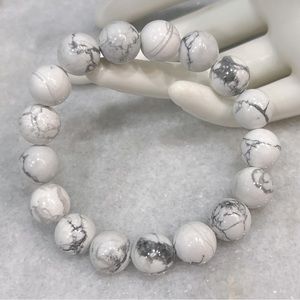 White Howlite Large Bead Stretch Bracelet